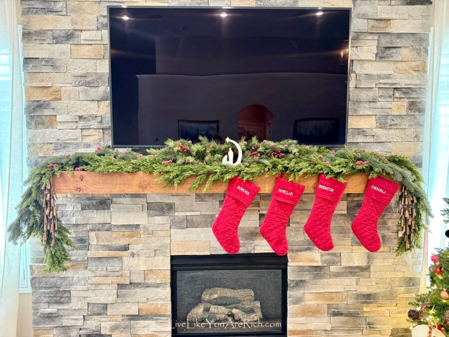 Traditional Christmas Mantel Design