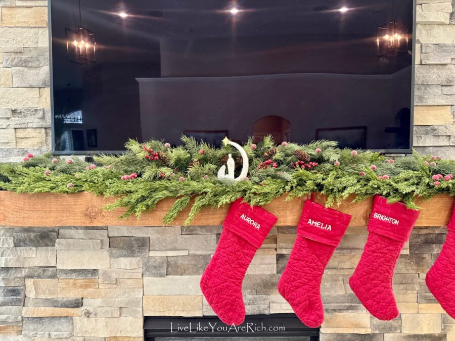 Traditional Christmas Mantel Design