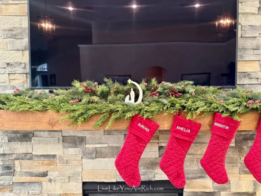 Traditional Christmas Mantel Design