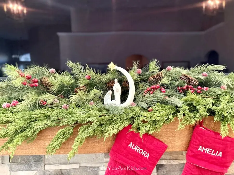 Traditional Christmas Mantel Design