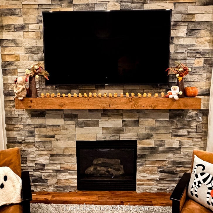 Mummy Mantel Halloween Decoration