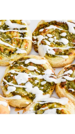 Puff pastry and creamy spinach artichoke create a perfect blend of delicious appetizers, lunch options, picnics, or tea parties! 🙌🍴

Get the recipe here 👇👇👇

https://livelikeyouarerich.com/spinach-artichoke-puff-pastry/

“#spinachartichokedip #spinachartichoke #puffpastry #puffpastryrecipes
 #puffpastryhomemade #spinachdip #artichoke #artichokedip”