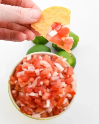 🥑💃 Say hello to your chip’s new BFF — the BEST homemade pico de gallo! It is likely going to be the talk of the party. My personal favorite tortilla for this Pico de Gallo called Juanita’s Tortilla chips.

Get the recipe here 👇👇👇

https://livelikeyouarerich.com/the-best-homemade-pico-de-gallo-recipe/