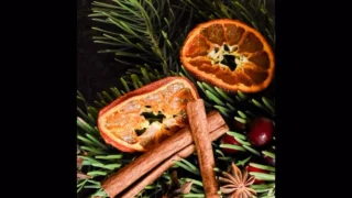 ✨🍊 Sprinkle some citrus magic this season! ✨Transform ordinary clementines into festive decorations or delightful neighbor gifts.🎁🍊✨

🏡💝 Dive into our blog for the full scoop! 📖✨

https://livelikeyouarerich.com/how-to-dry-clementine-slices/