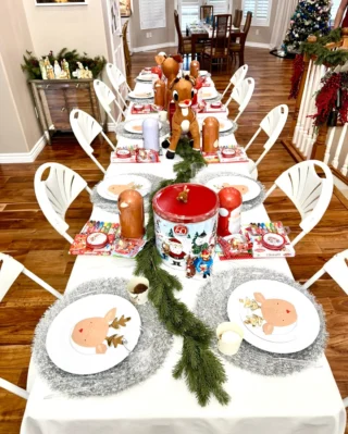 Get ready to make the holidays extra magical with this adorable Rudolph tablescape for kids! 🌟🦌

https://livelikeyouarerich.com/rudolph-tablescape-for-kids/