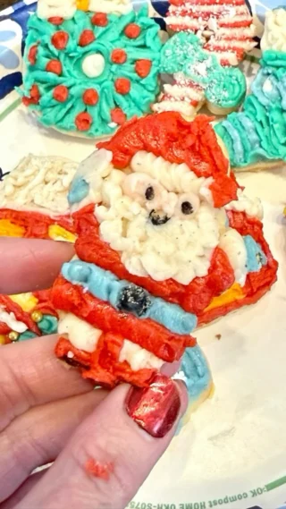 Christmas just got a whole lot sweeter with these buttercream icing masterpieces on chewy sugar cookies. Get ready to spread some holiday cheer! 🎅🍬

https://livelikeyouarerich.com/christmas-cookie-designs-using-buttercream-icing/